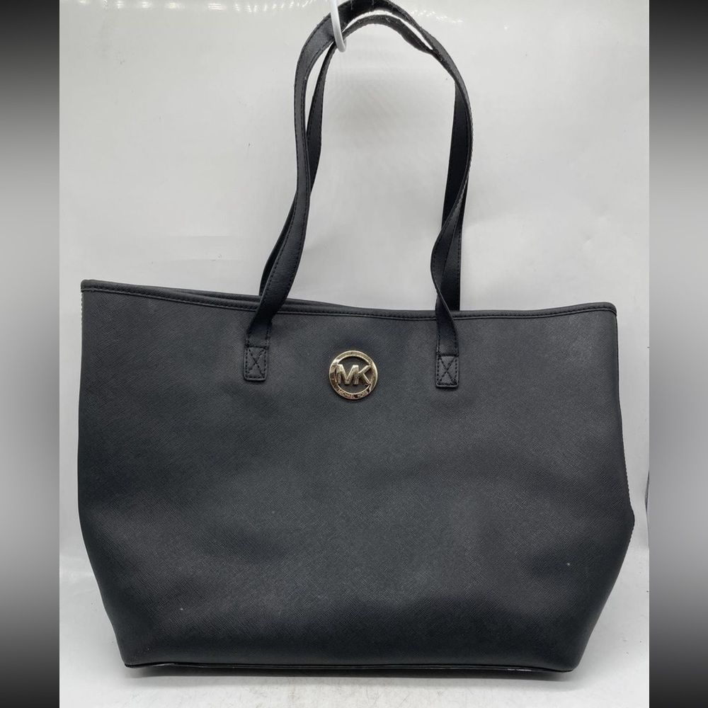 ***SOLD***
Michael Kors Jet Set Black Shoulder Bag